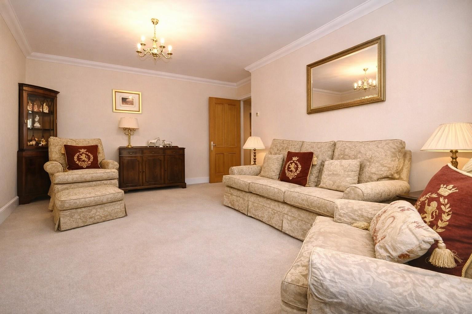 2 Bedroom Apartment. Grand Parade in Eastbourne,  10